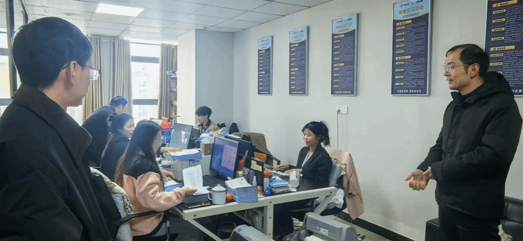 經(jīng)濟(jì)管理學(xué)院深入實(shí)習(xí)單位開(kāi)展財(cái)務(wù)咨詢專項(xiàng)走訪檢查